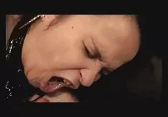 Il mio amico orsacchiotto ha indossato un strapon e ha scopato duro la mia video amatoriali di trans figa bagnata