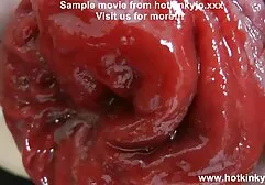 Hot teen ottiene nudo e gioca con trans amatoriale il suo stretto twat