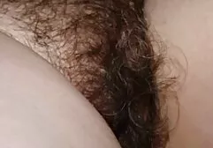 Latina sexy cavalca trans amatoriale tube il suo giocattolo a raggiungere l'orgasmo