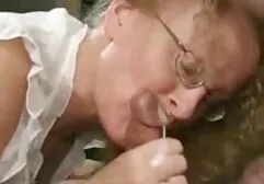 Succhiare un caldo 8 pollici cazzo uncut nel mio buco della parete su video amatoriali travestiti italiani entrambi i lati