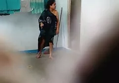 Ragazza nuda facendo esercizi di trans video amatoriali fitness