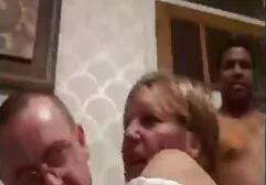 Milf gode di scopate amatoriali con trans accarezzare il cazzo