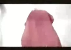 Splendida milf pompino trans amatoriale ama divertirsi con i giocattoli e gli uomini