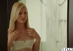 Tatuato ragazza bionda adora quando video di trans amatoriali viene scopata