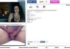 Chinandosi su una bella mamma trans amatoriale tube e cazzo duro