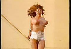 Babe salice porno trans amatoriale si masturba con un giocattolo la sua fessura pelosa in un video amatoriale