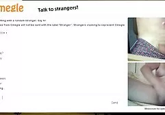 Busty Cougar video amatoriale con trans Deauxma strofina le sue tette enormi e la figa in piscina!
