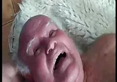 Bella trans amatoriale video bruna gioca con la sua figa dolce